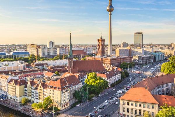 shutterstock 314149679 berlin oxford page