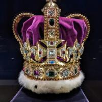 Saint Edwards Crown Image depicts the Saint Edwards Crown